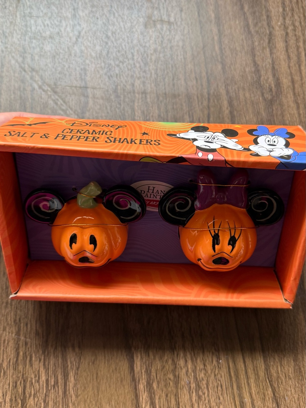 Disney Mickey & Minnie Salt and Pepper Shakers NEW